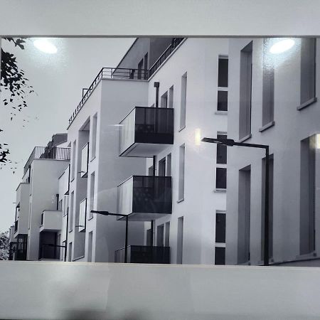 Chambre Individuelle Dans Un Appartement A 37 De Champs Elysees Сартрувиль Экстерьер фото